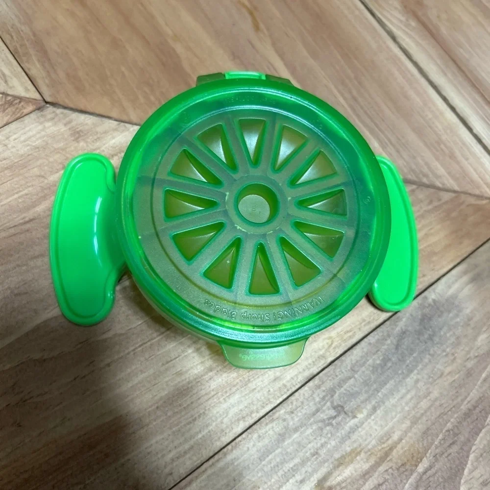 Vibrant Green Apple Slicer by [Brand]